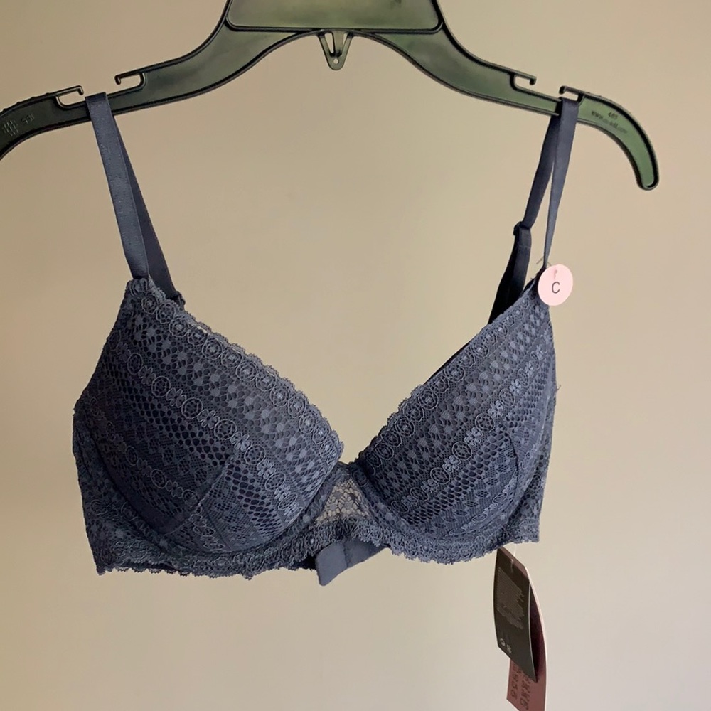 Medium lift push up bra